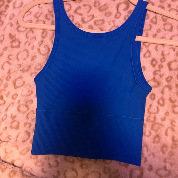 Lululemonn power pivot tank - Picture 2 of 4